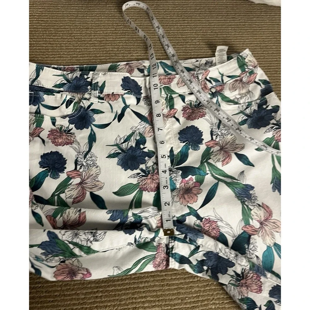 Chicos Pants 2.5 Multicolor‎ Floral Perfect Straight Stretch Girlfriend Slim Leg